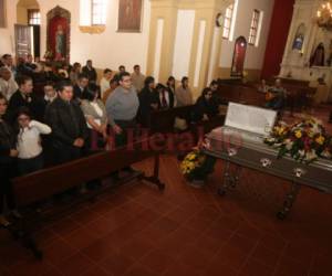 Misa de cuerpo presente. En la Ermita de Suyapa fue la misa para el poeta José Adán Castelar.