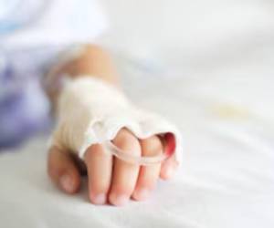 Investigan muerte de niño de 7 años tras disparo accidental de su hermano