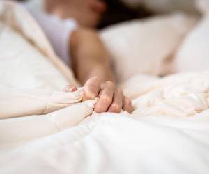 El orgasmo libera dopamina y oxitocina, las hormonas encargadas de minimizar la tensión y fomentar un estado de placidez.