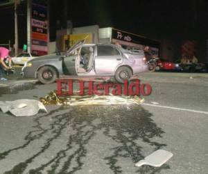 La persona que perdió la vida quedó en medio del pavimento a la altura de la colonia El Hato de Enmedio.