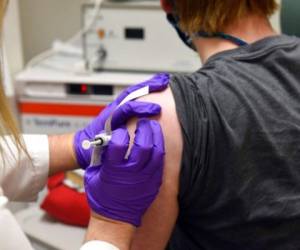 La vacuna se encuentra en la fase tres de las pruebas, es decir que, de ser aprobada se distribuiría en el mercado. Foto: Agencia AFP.