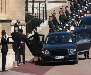 La princesa británica Beatriz de York llega para el funeral del príncipe Felipe de Gran Bretaña, duque de Edimburgo, dentro de la Capilla de San Jorge en el Castillo de Windsor en Windsor, al oeste de Londres. Foto: Agencia AFP.