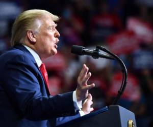 El presidente de los Estados Unidos, Donald Trump, habla durante un mitin de campaña en el Centro BOK el 20 de junio de 2020 en Tulsa, Oklahoma. Foto: Agencia AFP.