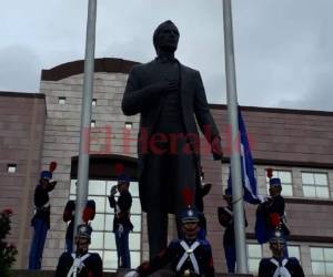 La izada de los pabellones de los países centroamericanos. Foto: David Romero/EL HERALDO