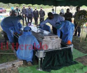 La familia del pastor evangélico también informó que su esposa, María Elena de Barahona, se encuentra recuperándose del letal virus. FOTOS: Marvin Salgado/EL HERALDO