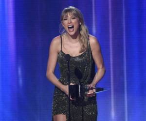 Taylor Swift recibe el American Music Award al Álbum favorito de pop/rock por 'Lover'. Foto: AP