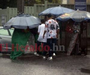 Las lluvias y tormentas eléctricas responden al paso de una onda tropical por el territorio nacional. Se solicita a la población tomar las precauciones correspondientes.