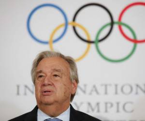 El Secretario General de las Naciones Unidas, Antonio Guterres, hace una declaración a la prensa con el Presidente del Comité Olímpico Internacional (COI) antes de los Juegos Olímpicos de Invierno de Pyeongchang 2018. Foto AFP