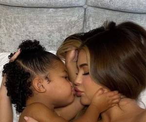 Stormi y su madre Kylie Jenner recientemente fueron la portada de la revista Vogue en Checoslovaquia. Foto: Instagram Kylie Jenner.