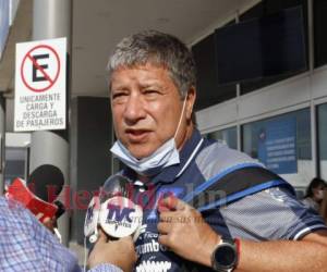 El técnico colombiano habló con los medios de comunicación tras su regreso a Honduras. Foto: Edwin Romero | EL HERALDO