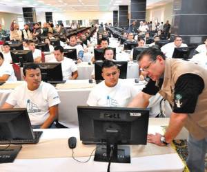 El TSE tuvo que hacer compras de emergencia debido al rechazo de los partidos políticos del material tecnológico prestado por Paraguay y R. Dominicana