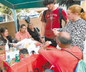 Jóvenes y adultos simpatizantes de Libre llenaron los cuestionarios.