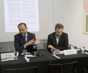 El embajador de España, Miguel Albero, y el director del CCET, Joaquín Benito Tejero, dieron los detalles del certamen.