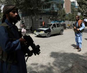 En la provincia de Khost, las nuevas autoridades declararon un toque de queda de 24 horas después de dispersar violentamente otra protesta, según información obtenida por periodistas que siguen la situación desde el exterior.