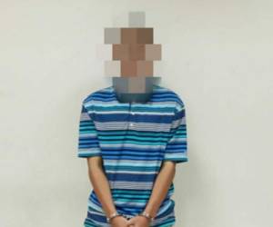 El hombre, quien no fue identficado por las autoridades, tiene 20 años de edad y es originario y residente de la zona donde fue detenido.