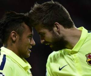 Neymar y Gerard Piqué cuando eran compañeros en el FC Barcelona. (AFP)