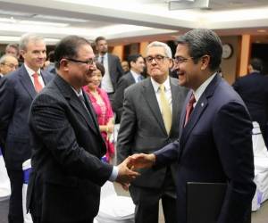 El presidente Hernández participó en una reunión del BCIE.