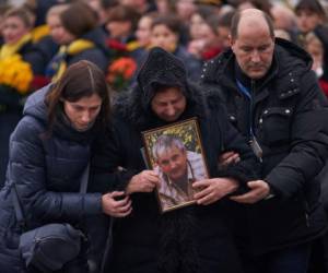 Varias celebridades del mundo de las artes, deportes o medios se hicieron eco de la frustración popular por la tragedia aérea. Foto: AFP.