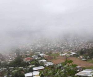 Una masa de aire frío continúa desplazándose sobre el territorio hondureño y estará generando abundante nubosidad.