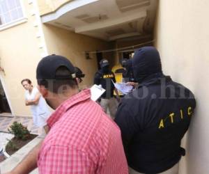 Los allanamientos se realizaron en una vivienda de la residencial Roble Oeste de la capital (Foto: Alex Pérez / EL HERALDO)