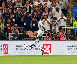 Vinicius celebrando su gol en el clásico.