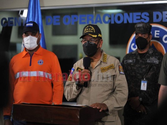 Tras las investigaciones, el Cuerpo de Bomberos de Honduras brindó el reporte oficial sobre lo que provocó el incendio en la isla Guanaja. Foto: Marvin Salgado/EL HERALDO.