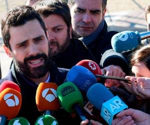 El presidente del Parlamento de Cataluña, Roger Torrent, en una rueda de prensa sobre el caso de la investidura de Puigdemont. Foto: AFP