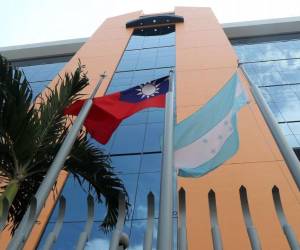 Los padres de familia expresaron su preocupación ante “informaciones extraoficiales” sobre la posibilidad de que muchos becarios sean trasladados hasta China.