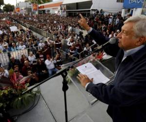 El candidato presidencial de la coalición, Andrés Manuel López Obrador, pronuncia un discurso durante una manifestación en Guadalajara, México. Foto: Agencia AFP