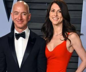 La exesposa del fundador de Amazon, MacKenzie Tuttle, figura entre las 15 personas más ricas del mundo según la revista Forbes. Foto: AP.
