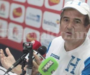 El técnico de la Selección de Honduras Jorge Luis Pinto durante la conferencia de prensa tras finalizar los trabajos con los seleccionados (Foto: Juan Salgado/OPSA).