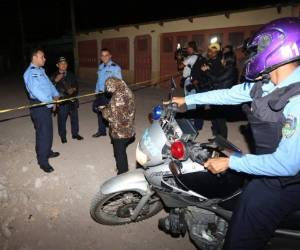 La Policía Nacional acordonó la escena del crimen registrado en la colonia San Miguel que dejó dos mujeres sin vida (Foto: Jimmy Argueta).