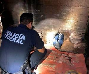 El comunicado de la Patrulla Fronteriza dice que el túnel se extiende 4 metros (12 pies) dentro de Estados Unidos y 1,5 metros (5 pies) dentro de México. Foto: Agencia AP.