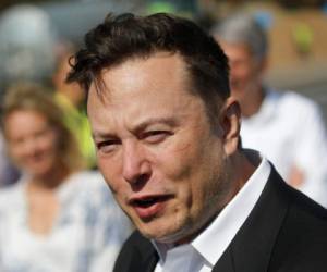 Elon Musk es el fundador de la fábrica de vehículos eléctricos de alta gama Tesla.