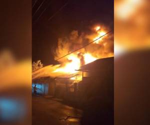 El fuego comenzó en horas de la noche del viernes 19 de abril en el centro hospitalario.