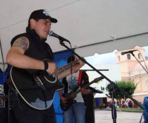 Gustavo Moreno era vocalista de 'La banda de los Cien Años' y miembro del grupo 'Antivirus'. Fotos: Facebook Gustavo Moreno.