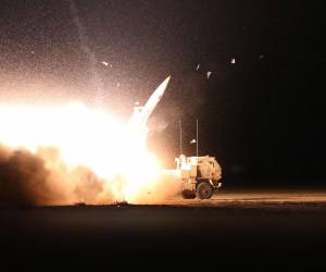 Trump afirmó que muerte, fuego y furia reinarán sobre ellos (Irán) si bloquean el paso del petróleo.