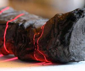 Triunfo de la tecnología: Ganadores del ‘Desafío del Vesubio’ utilizando inteligencia artificial para desentrañar los secretos de los Papiros de Herculano, resistiendo al paso de casi 2,000 años de historia en cenizas.