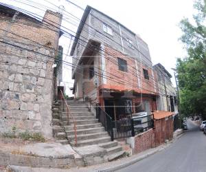 En este callejón se encuentra la vivienda en la que fueron ejecutados Axel Cerrato Tatiana, Bowye Burke y Alejandro Marcía, en la zona de la Monterrey.
