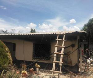 De acuerdo con lo informado por el Cuerpo de Bomberos, la menor de edad habría fallecido por asfixia al sufrir la contaminación del humo provocado por el feroz incendio.