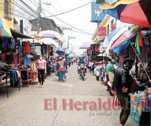 Se instalarán puntos de desinfección y se controlará la circulación de compradores en las calles aledañas al mercado San Francisco. Foto: EL HERALDO.