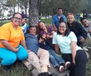 La familia Rodríguez Enamorado llegó a las 5:00 de la madrugada para apoyar a sus dos parientes. Foto: Edwin Ordoñez/EL HERALDO