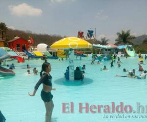 Mientras cientos de hondureños desde ya disfrutan del asueto en balnearios y playas, otros aún continúan laborando. Estos son los horarios que debes conocer.