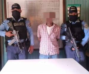 El individuo, de 48 años de edad, fue detenido en la carretera que conduce al sector de El Guante en el municipio de Cedros, Francisco Morazán.