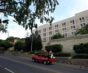Fachada de la Embajada Americana, en Tegucigalpa. (Foto: Archivo)