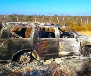 En el lugar se localizó otro vehículo incendiado, pero sin cadáveres y con placas del vecino estado de Nuevo León. Foto: Cortesía.
