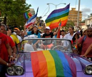 Mariela Castro, hija del expresidente cubano Raúl Castro, celebra el orgullo gay por las calles de La Habana. Foto de archivo AFP