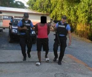 Autoridades capturaron a este menor de edad, acusado de haber violado otro menor. Foto: DPI.