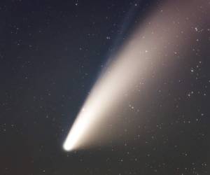 Fotografía proporcionada a The Associated Press por Johnny Horne muestra al cometa Neowise fotografiado con un telescopio desde el monte Grandfather en Linville, Carolina del Norte. Foto AP