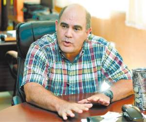 El ministro de Agricultura, Mauricio Guevara, aseguró que si hay personas responsables de no haber hecho bien las cosas en el proyecto de cosechadoras de agua se les deducirá responsabilidad.